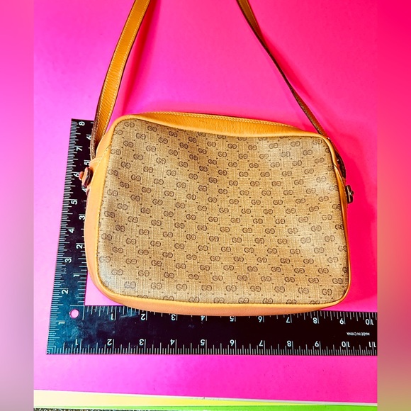 Gucci shoulder bag with iconic gg logo - Picture 16 of 16